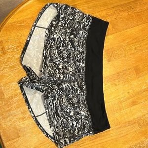 Womens lululemon speed up low rise 2.5” shorts size 8
